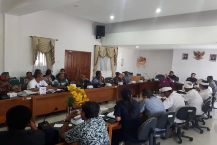 Cover Komisi B DPRD Jembrana Terima Kedatangan Puluhan Pedagang Pasar Melaya